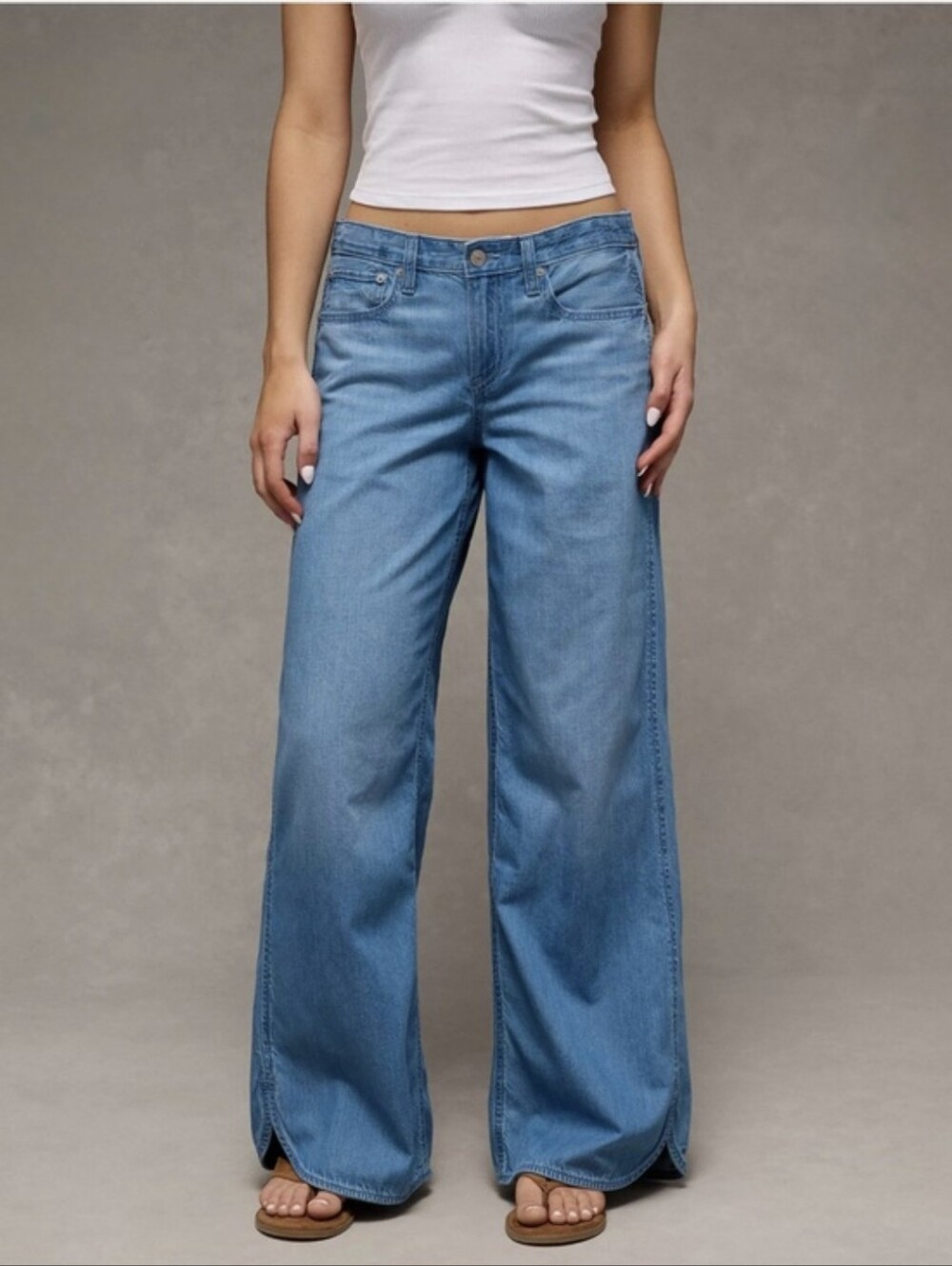 AE Medium Wash Low-Rise Lightweight Comfy Beachy Baggy Jean Size M